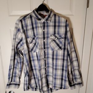 Izod casual lightweight button down shirt
